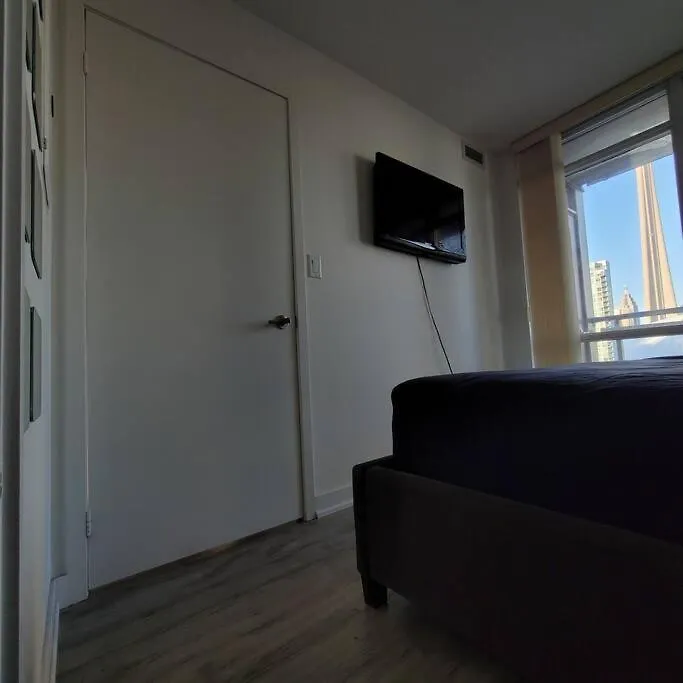 Unobstructed Cn Tower View In Every Room With Balcony & Parking Toronto 0*,  Kanada