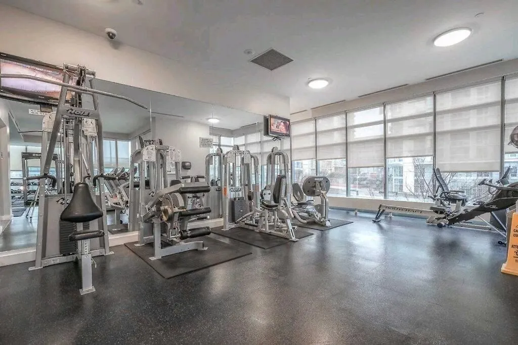 Unobstructed Cn Tower View In Every Room With Balcony & Parking Toronto Kanada