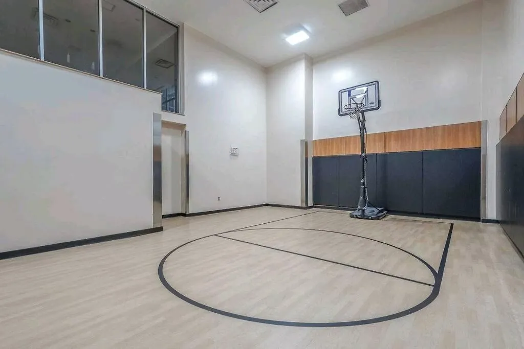 Apartment Unobstructed Cn Tower View In Every Room With Balcony & Parking Toronto Kanada